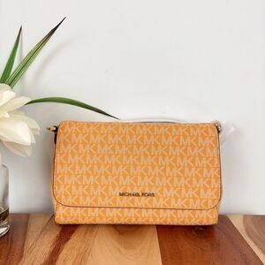 NWT Michael Kors Jet Set Item Medium Convertible‎ Pouchette Crossbody/Clutch Bag